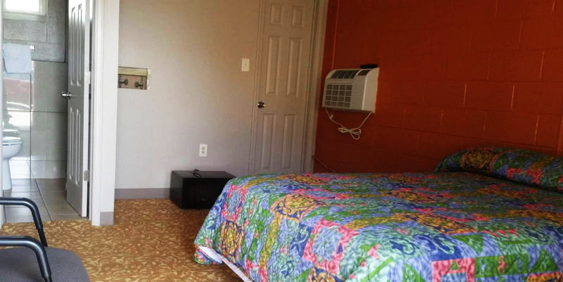 Starlite Motel (Skipper Motel) - From Web Listing (newer photo)